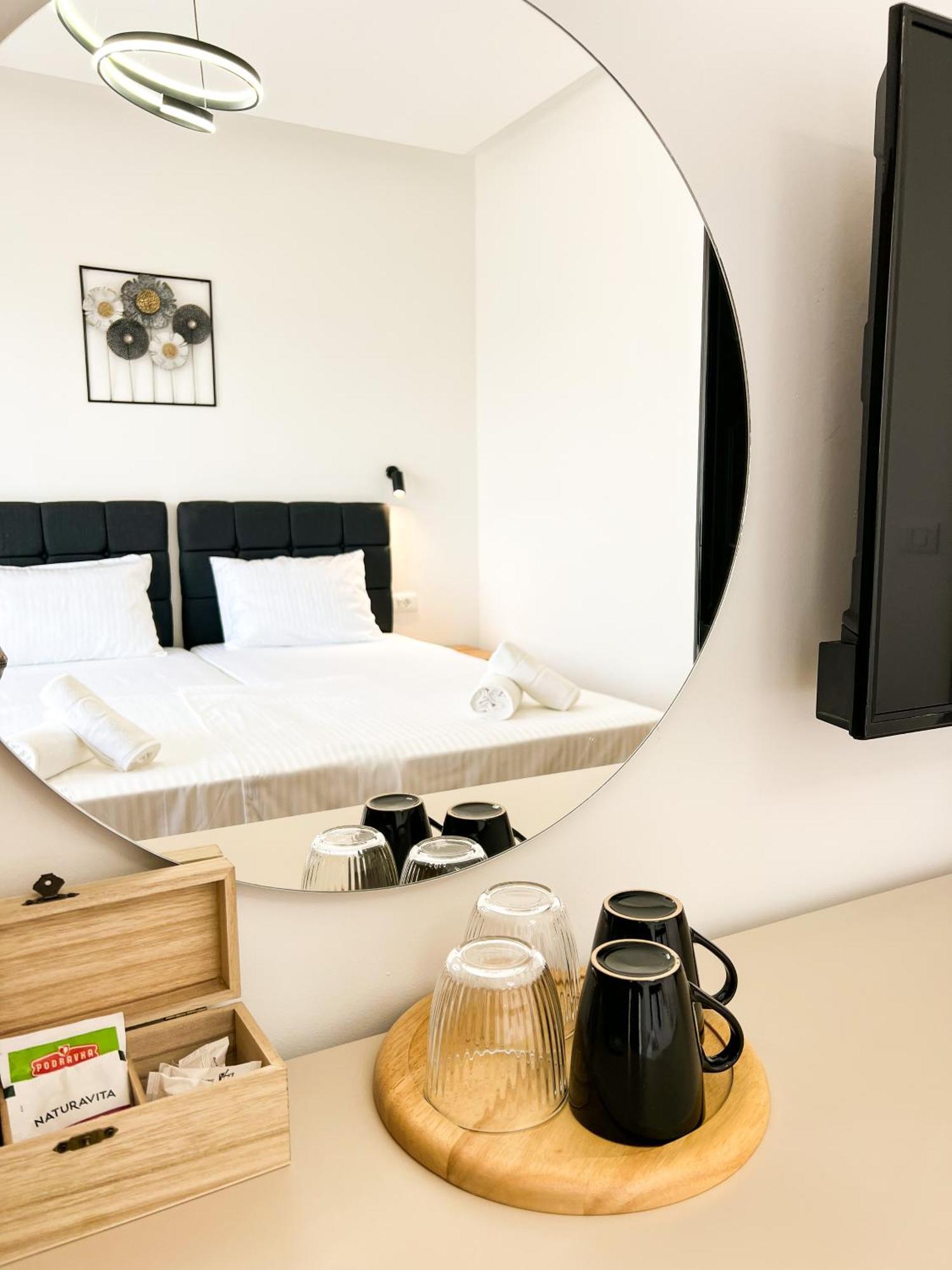 Square Residence Улцинь Экстерьер фото